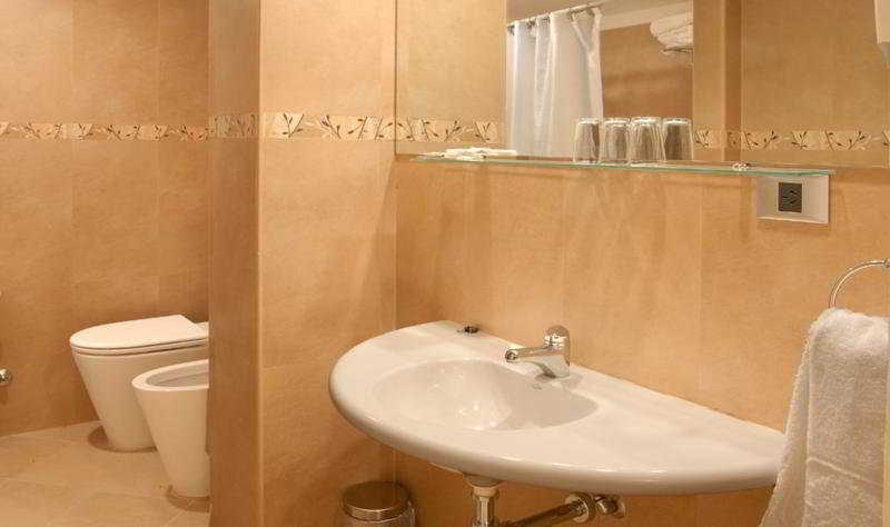 Hotel Tirol Сан Карлос де Барилоче Екстериор снимка